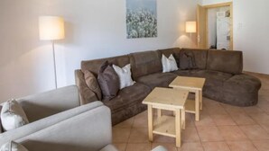 House | Living room - Maisonette Stay for 8 Guests (Wald im Pinzgau)