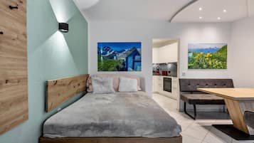 1 bedroom, desk, free WiFi, bed sheets