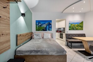 1 bedroom, desk, free WiFi, bed sheets