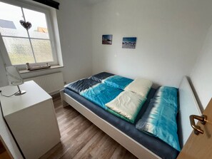 2 bedrooms, iron/ironing board, free WiFi