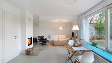 TV, fireplace, stereo