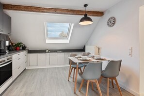 Réfrigérateur, four, plaque de cuisson, lave-vaisselle