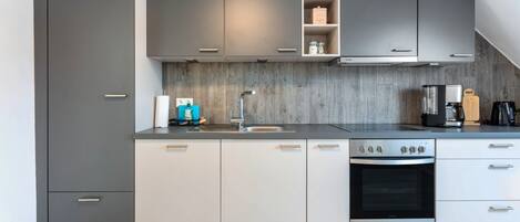 Kühlschrank, Ofen, Herdplatte, Geschirrspüler