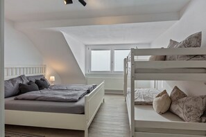1 slaapkamer, een strijkplank/strijkijzer, gratis wifi, beddengoed