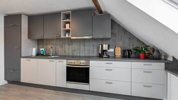 Kühlschrank, Ofen, Herdplatte, Geschirrspüler