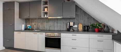 Kühlschrank, Ofen, Herdplatte, Geschirrspüler