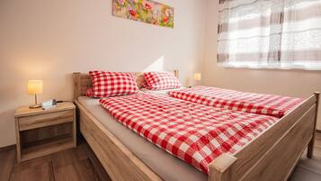 2 bedrooms, iron/ironing board, free WiFi, bed sheets