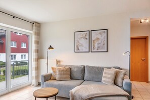 TV, stereo - Apartment 'Tannenblick 2-1' with Shared Garden, Balcony and Wi-Fi (Oberhof)