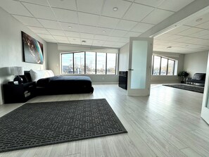 3 chambres, bureau, fer et planche à repasser, accès au Wi-Fi (inclus)