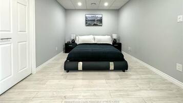 3 bedrooms, desk, iron/ironing board, free WiFi