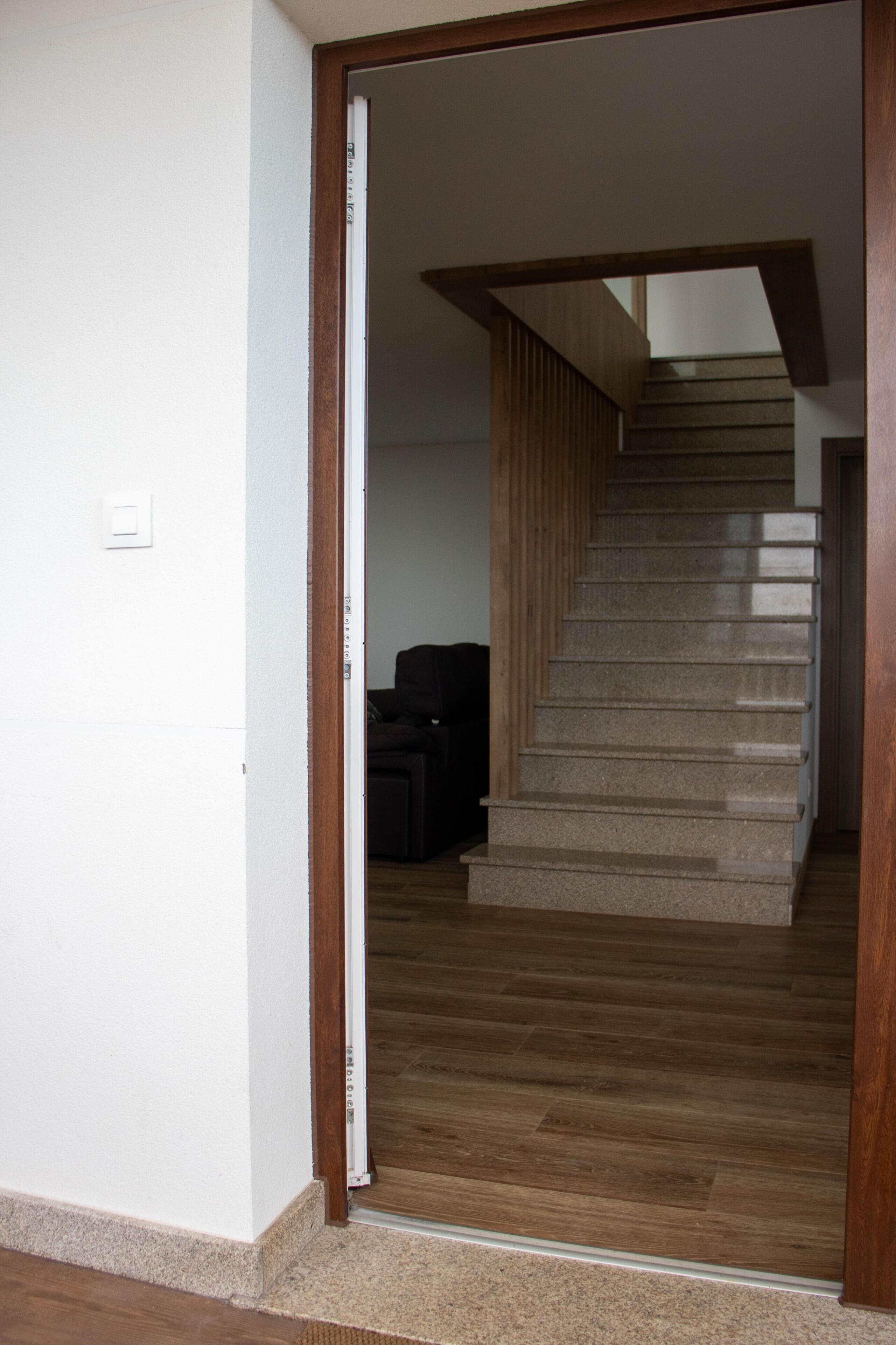 A staircase with wooden steps and a carpeted landing.