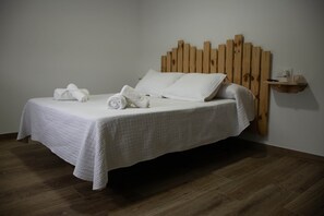 3 bedrooms, iron/ironing board, free WiFi, bed sheets - Quiet getaway in the heart of Razo, Costa da Morte (Carballo)