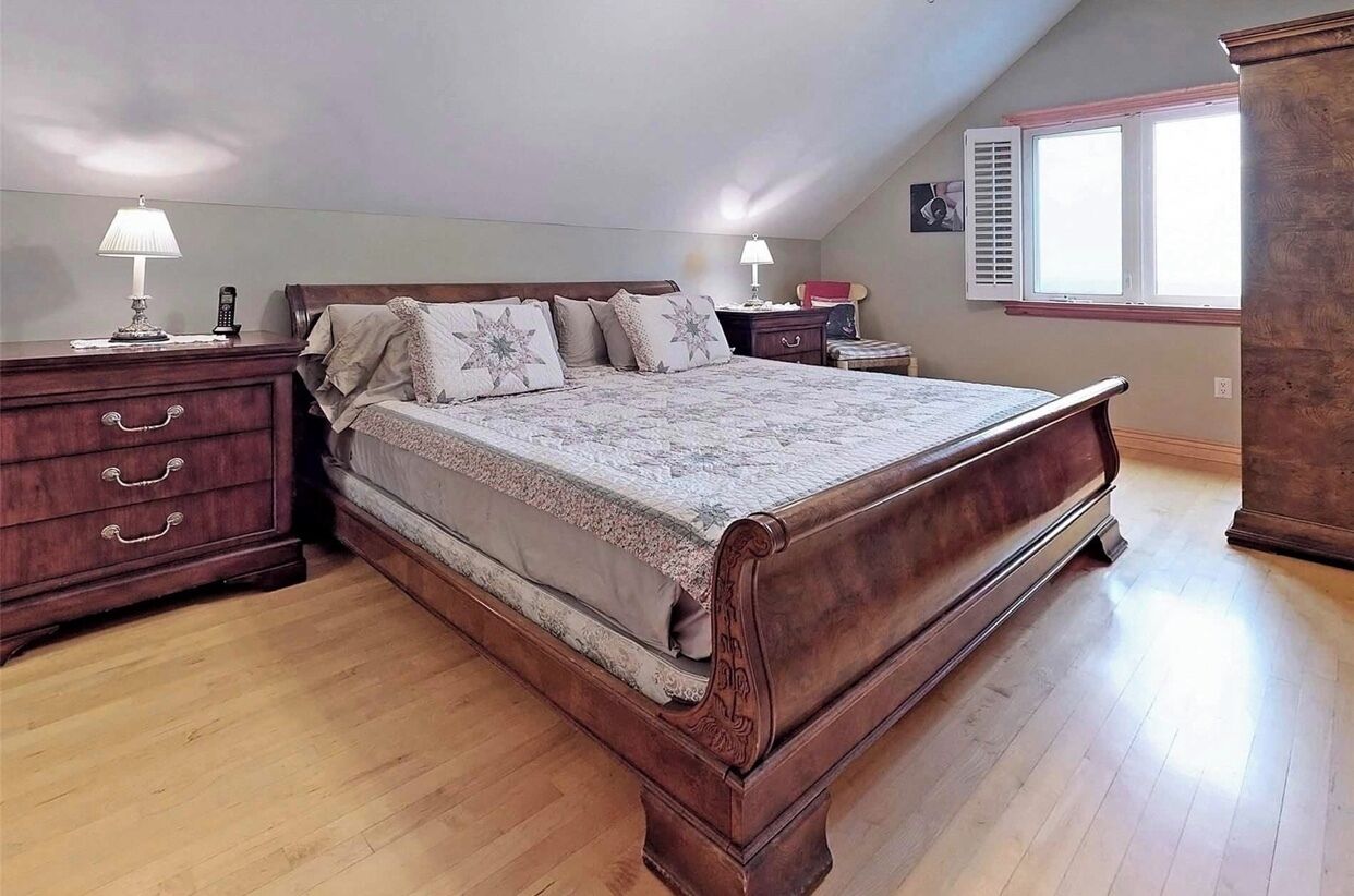 5 bedrooms, iron/ironing board, WiFi, bed sheets