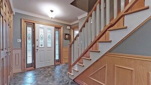 Interior - Lakefront Cottage w/Hot Tub, BBQ Grill, Deck, Fire Pit, Fire Place, Sauna, Dock. (Beaverton)