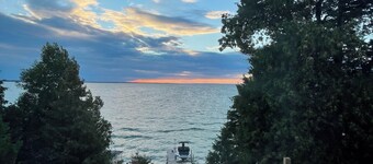 Lakefront Cottage w/Hot Tub, BBQ Grill, Patio, Fire Pit, Dock, Sauna, Fire Place