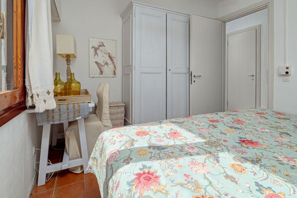 3 habitaciones, tabla de planchar con plancha, wifi y ropa de cama 