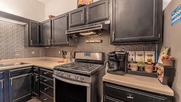 Horno, placa de cocina, lavavajillas