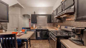 Horno, placa de cocina y lavavajillas