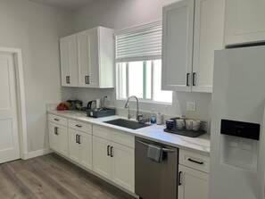 Gemeinsamer Basic-Schlafsaal, Terrasse | Eigene Küche | Kühlschrank, Mikrowelle, Ofen, Herdplatte