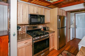 Private kitchen - Bear Mountain Escape (Big Bear Lake)