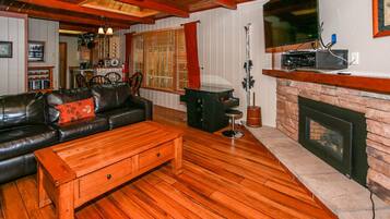 Apartment, Multiple Beds, Hot Tub, Mountain View | Living area | Fireplace