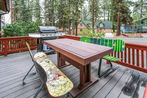 Outdoor dining - Bear Mountain Escape (Big Bear Lake)