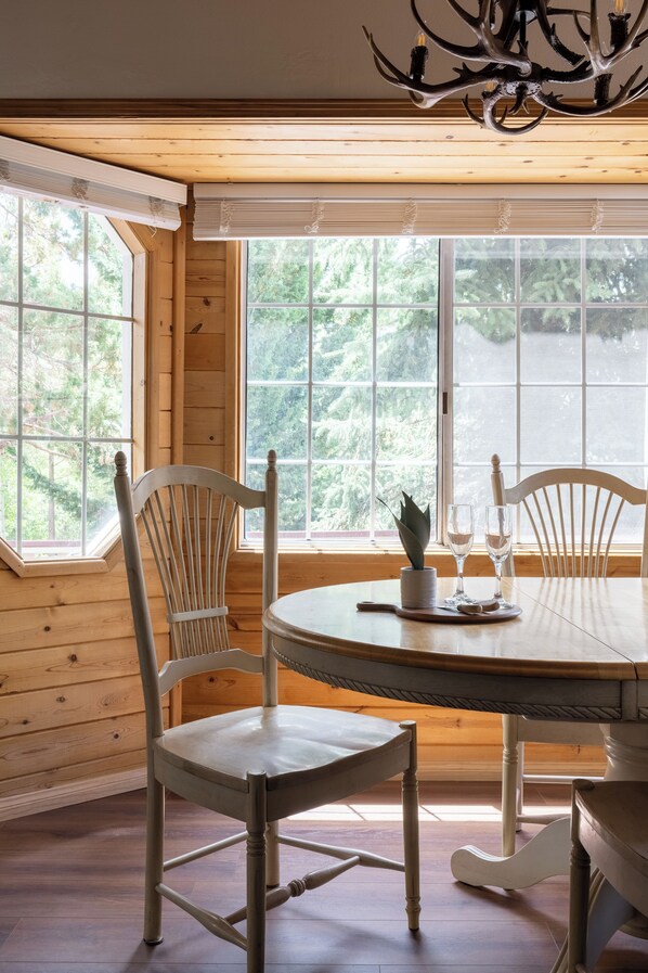 In-room dining - Storybook Cabin (Big Bear Lake)