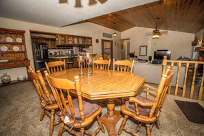 Apartment, Multiple Beds, Patio, Mountain View | 3 bedrooms, individually decorated, individually furnished - Majestic Pines (Big Bear Lake)