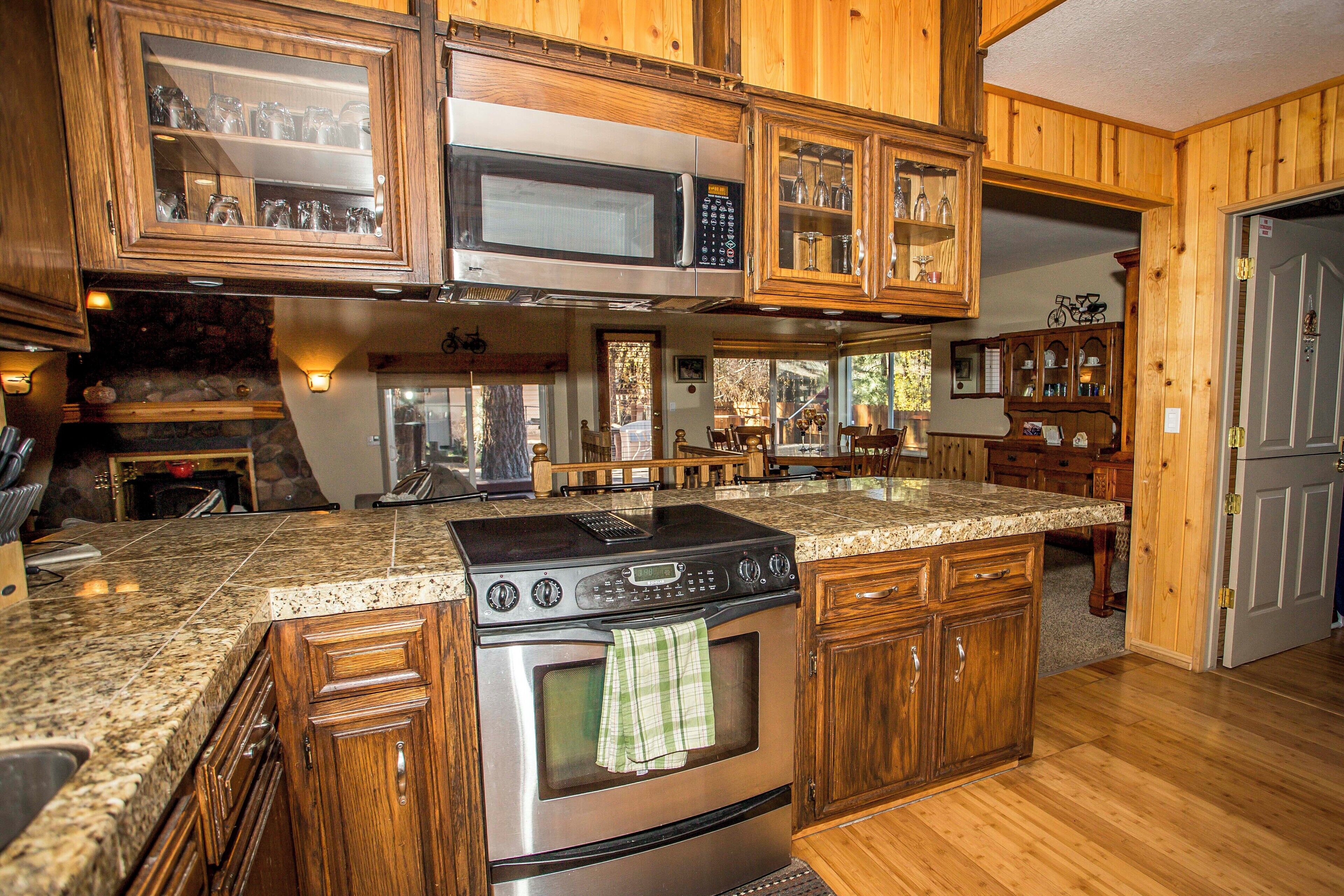 Apartment, Multiple Beds, Patio, Mountain View | Private kitchen | Coffee/tea maker