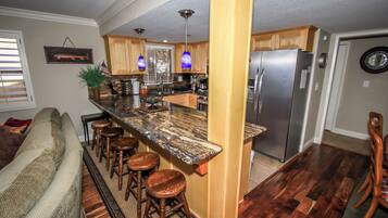 Condo, Berbilang Katil, Balcony, Mountain View | Bahagian dalam