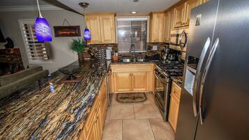 Kondominium, Beberapa Tempat Tidur, balkon, pemandangan gunung | Dapur pribadi | Mesin pembuat kopi/teh