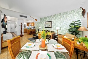 Living area - Castle at Royal Sea Cliff (Kailua-Kona)