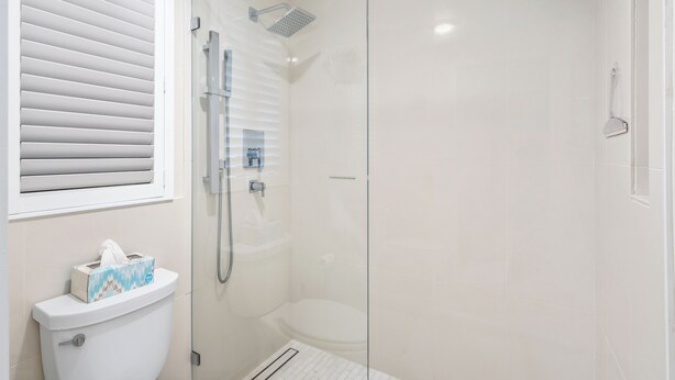 Bathroom - Castle at Royal Sea Cliff  (Kailua-Kona)