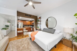 Iron/ironing board - Castle at Royal Sea Cliff (Kailua-Kona)