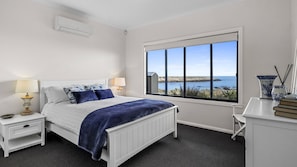 4 bedrooms, iron/ironing board, internet