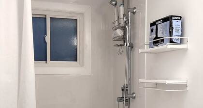 1-Story Cute Home, Fast WiFi, Close 2 Cuyahoga National Park, Infant/Toddler Bed