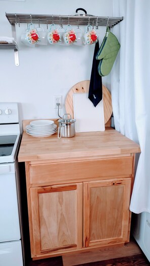 Interior - 1-Story Cute Home, Fast WiFi, Close 2 Cuyahoga National Park, Infant/Toddler Bed (Twinsburg)