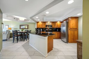 Refrigerador, microondas, horno, placa de cocina
