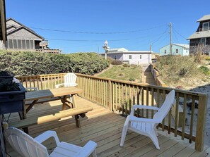Outdoor dining - Beach Angel: Pet Friendly, Semi-Oceanfront Beach Cottage in Nags Head (Nags Head)