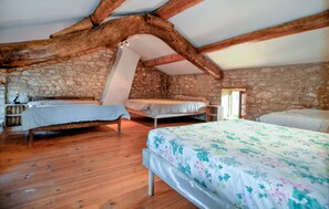 3 habitaciones, cuna de viaje, wifi gratis y ropa de cama 
