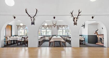 6 bedroom nice home in Kjellerup