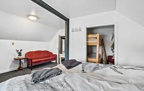 6 bedrooms, travel cot, free WiFi