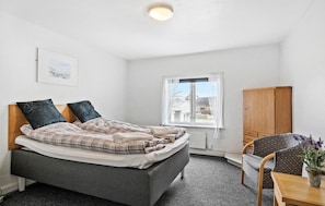 6 makuuhuonetta, vauvan matkasänky, ilmainen Wi-Fi