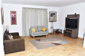 Living area - Charming 1-bedroom apartment in fabulous Miraflores with WiFi (Miraflores)