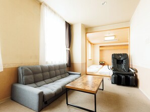 Traditional-Zimmer, Nichtraucher (6PAX, Top floor) | Kostenloses WLAN