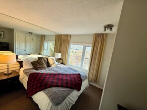 2 bedrooms, iron/ironing board, travel cot, WiFi