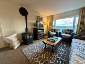 2 habitaciones, tabla de planchar con plancha, cuna de viaje y wifi