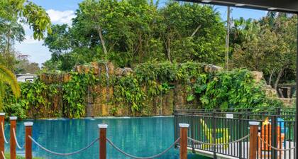 Lakes of Dreams Miami- Farmhouse with private lagoon.The Perfect Place