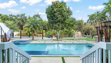 屋外プール、温水プール