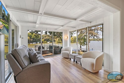 Peninsula Paradise 230' Lakefront, 2 Piers, Fire Pit, Kayaks, Panoramic Views